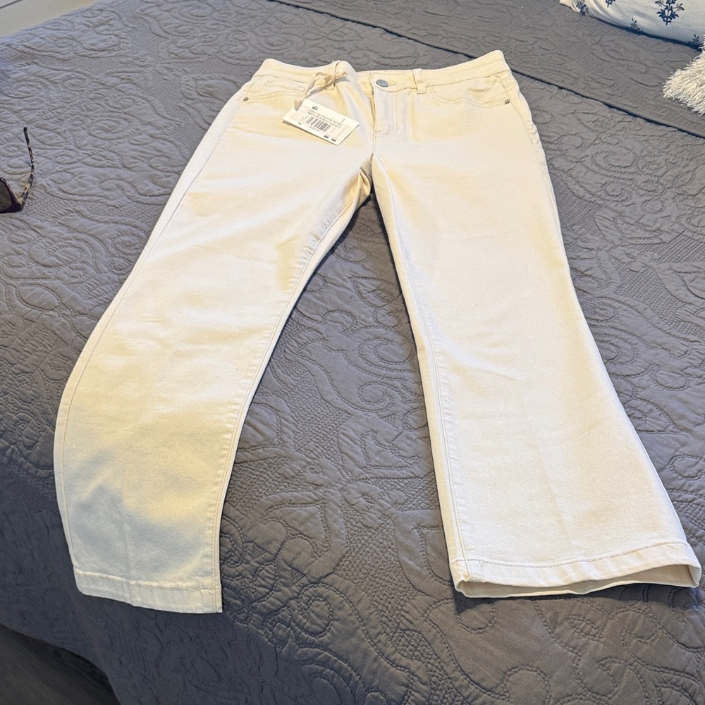 CHARLIE B Women's Boot Cut Jeans in Light Cream